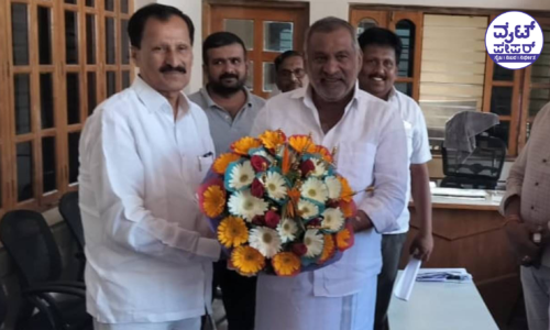 ತುಮಕೂರು: ಮಾಧುಸ್ವಾಮಿ ಮನೆಗೆ ಕೈ ಅಭ್ಯರ್ಥಿ ಭೇಟಿ!