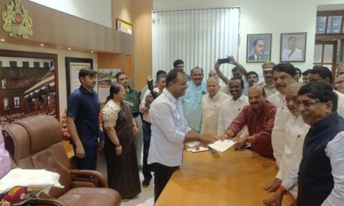 ಶಾಸಕ ಸ್ಥಾನಕ್ಕೆ ಬೊಮ್ಮಾಯಿ ರಾಜೀನಾಮೆ