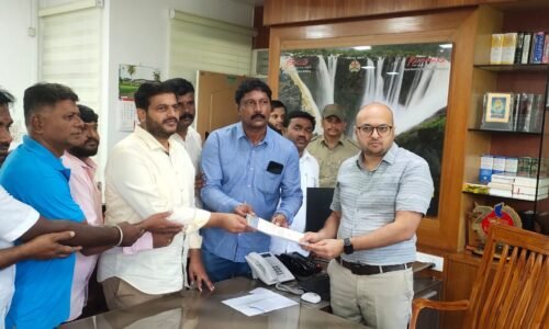 ರೈಲ್ವೆ ಇಲಾಖೆ ವೈಫಲ್ಯ: ಸಚಿವರ ರಾಜೀನಾಮೆಗೆ ಕಾಂಗ್ರೆಸ್ ಒತ್ತಾಯ