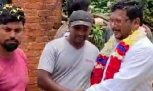 ಕಿತ್ತೂರು ನಕಲಿ ವೈದ್ಯನಿಗೆ ಹೂ ಮಾಲೆ ಹಾಕಿ ಭರ್ಜರಿ ಸ್ವಾಗತ