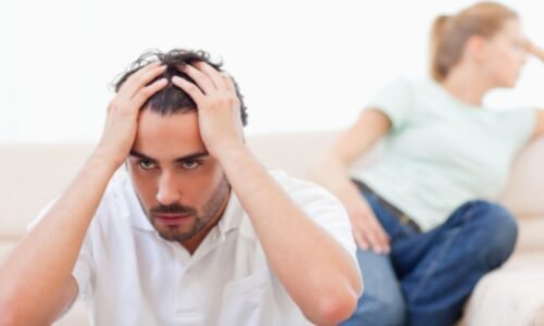 ಗಂಡನನ್ನೇ ಪ್ರಿಯತಮೆಗೆ 5 ಲಕ್ಷ ರೂ.ಗೆ ಮಾರಿದ ಹೆಂಡತಿ!