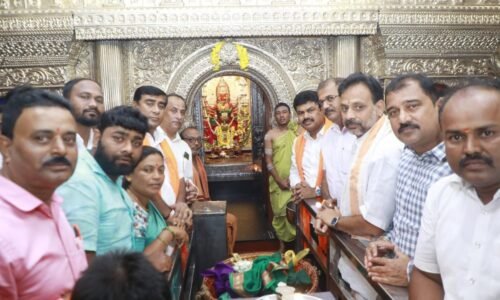 ಈಗಿನ ಸಮಾಜದಲ್ಲಿ ಮಹಿಳೆಯರು ಆರ್ಥಿಕ ಸಬಲರಾಗಬೇಕು, ಸದೃಢರಾಗಬೇಕು