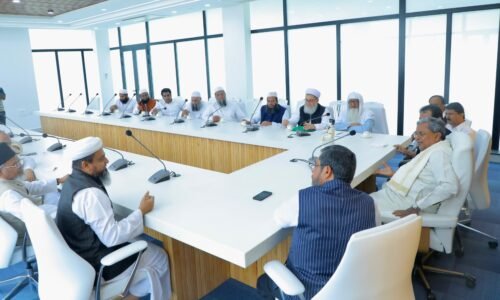 ಮುಸ್ಲಿಂ ಧರ್ಮಗಳಿಂದ ಸಿಎಂ ಸಿದ್ದರಾಮಯ್ಯ ಭೇಟಿ: ವಕ್ಫ್ ತಿದ್ದುಪಡಿ ಕಾಯ್ದೆ ಕುರಿತು ಮನವಿ