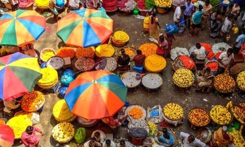 ವರಮಹಾಲಕ್ಷ್ಮಿ ಹಬ್ಬದ ಸಡಗರದಲ್ಲಿ ಬೆಂಗಳೂರಿಗರು: ಸಿಎಂ, ಡಿಸಿಎಂ ಸೇರಿ ಗಣ್ಯರಿಂದ ಶುಭಾಶಯ
