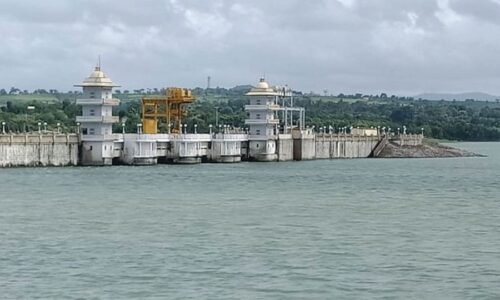 ರಕ್ಕಸಕೊಪ್ಪ ಜಲಾಶಯಕ್ಕೆ ಬಿದ್ದ ಕ್ಯಾಂಟರ್