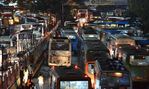 ಸಾಲು ಸಾಲು ರಜೆ ಹಿನ್ನೆಲೆ: ಊರು ಕಡೆಗೆ ಹೊರಟ ರಾಜಧಾನಿಯ ಜನತೆ, ಮೆಜೆಸ್ಟಿಕ್ ನಲ್ಲಿ ಫುಲ್ ಟ್ರಾಫಿಕ್ ಜಾಮ್