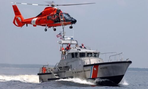 ಅರಬ್ಬಿ ಸಮುದ್ರದಲ್ಲಿ ಕೋಸ್ಟ್ ಗಾರ್ಡ್ ಹೆಲಿಕಾಪ್ಟರ್ ಪತನ: ಮೂವರು ನಾಪತ್ತೆ