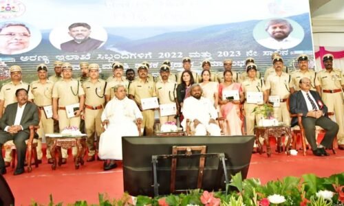 ಅರಣ್ಯ ಇಲಾಖೆ ಅಧಿಕಾರಿ, ಸಿಬ್ಬಂದಿಗೆ ಮುಖ್ಯಮಂತ್ರಿಗಳ ವಿಶಿಷ್ಟ ಸೇವಾ ಪದಕ ಪ್ರದಾನ