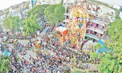 ಗಣೇಶ ವಿಸರ್ಜನೆ ವೇಳೆ ಕಲ್ಲು ತೂರಾಟ: ಹಲವು ಮನೆ, ವಾಹನಗಳಿಗೆ ಹಾನಿ