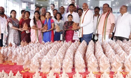 ಪ್ರಮೋದ್ ಶ್ರೀನಿವಾಸ್ ಅವರಿಂದ ಪದ್ಮನಾಭ ನಗರದಲ್ಲಿ ಪರಿಸರ ಸ್ನೇಹಿ ಗಣಪನ ವಿತರಣೆ