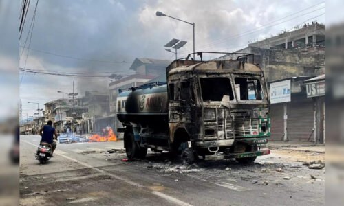 ಮಣಿಪುರದಲ್ಲಿ ಹೆಚ್ಚಾದ ಹಿಂಸಾಚಾರ: ಪ್ರತಿಭಟನಕಾರರಿಂದ CRPF ಯೋಧರ ಮೇಲೆ ಕಲ್ಲು ತುರಾಟ