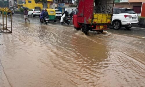 ರಾಜಧಾನಿಯ ವರುಣಾರ್ಭಟ:    ಬೆಂಗಳೂರಿನ ಅಂಗನವಾಡಿ, ಶಾಲೆಗಳಿಗೆ ರಜೆ ಘೋಷಣೆ