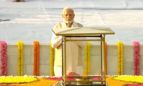 ಮಹಾತ್ಮ ಗಾಂಧೀಜಿಯವರ ಸಮಾಧಿಗೆ ಪುಷ್ಪ ನಮನ ಸಲ್ಲಿಸಿದ ಗಣ್ಯರು