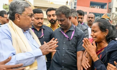 ಕಟ್ಟಡ ಕುಸಿತದ ಸ್ಥಳಕ್ಕೆ ಸಿಎಂ ಸಿದ್ದರಾಮಯ್ಯ ಭೇಟಿ: ಮೃತರ ಕುಟುಂಬಕ್ಕೆ ಸಾಂತ್ವನ