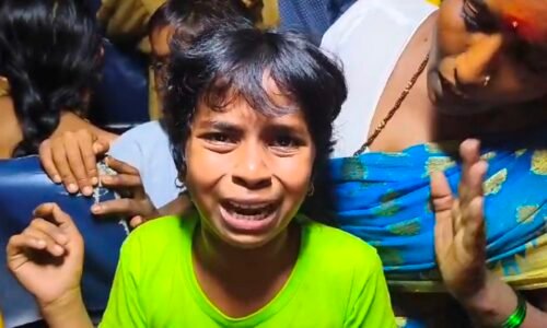 ಬಸ್‌ ಸೀಟಿಗಾಗಿ ದಂಪತಿ ಮೇಲೆ ಯುವಕರಿಂದ ಹಲ್ಲೆ : ಕೈಮುಗಿದು ಕಣ್ಣೀರಿಟ್ಟಳು ಬಾಲೆ