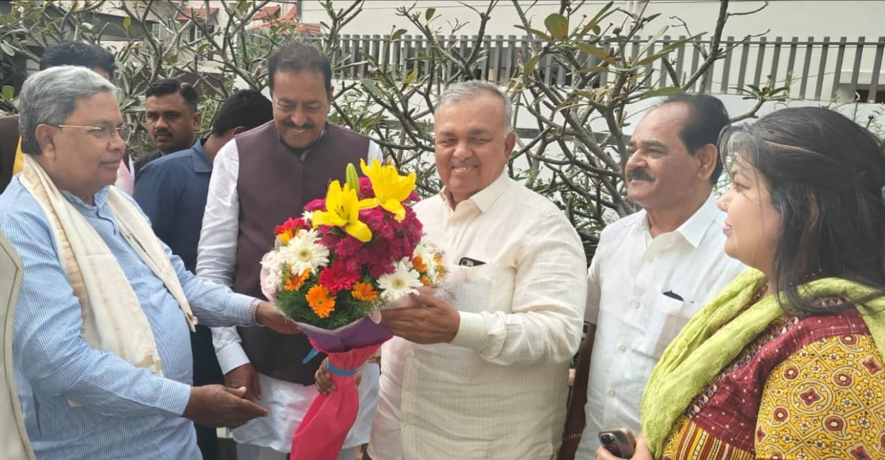 ಸಚಿವ ರಾಮಲಿಂಗಾ ರೆಡ್ಡಿ ಭೇಟಿ ಮಾಡಿ, ಆರೋಗ್ಯ ವಿಚಾರಿಸಿದ ಸಿಎಂ ಸಿದ್ದರಾಮಯ್ಯ