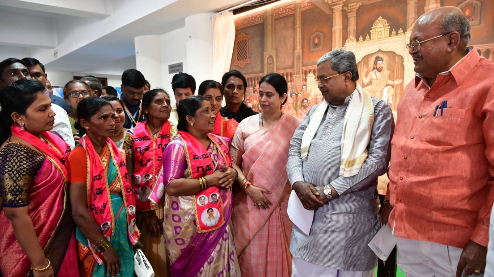 ಸುವರ್ಣಸೌಧಕ್ಕೆ ಬಂದ ಗೃಹಲಕ್ಷ್ಮಿಯರು: ಫಲಾನುಭವಿಗಳ ಜತೆ ಸಿಎಂ ಸಂವಾದ