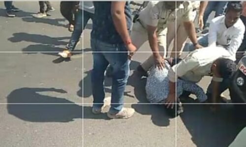 ಯೋಧನಿಗೆ ನಡು ರಸ್ತೆಯಲ್ಲೆ ಪೋಲಿಸರಿಂದ ಹಲ್ಲೆ