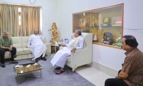 ಹನಿಟ್ರ್ಯಾಪ್ ಕೇಸ್ : ಕುತೂಹಲ ಕೆರಳಿಸಿದ ಖರ್ಗೆ-ಸಿಎಂ ಭೇಟಿ