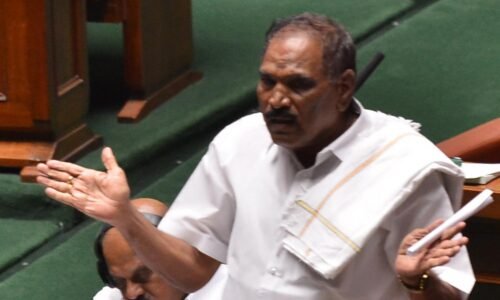 ‘ಹಳ್ಳಿ ಜನ ಬೆಂಗ್ಲೂರಿಗ್ ಬರೋದ್ ತಪ್ಪಿಸಿ: ಗಾರ್ಮೆಂರ್ಟ್ಸ್ ಕೆಲಸಕ್ಕೆ ಸೇರಿ ಕಷ್ಟ ಪಡ್ತಾರೆ ಜನ’