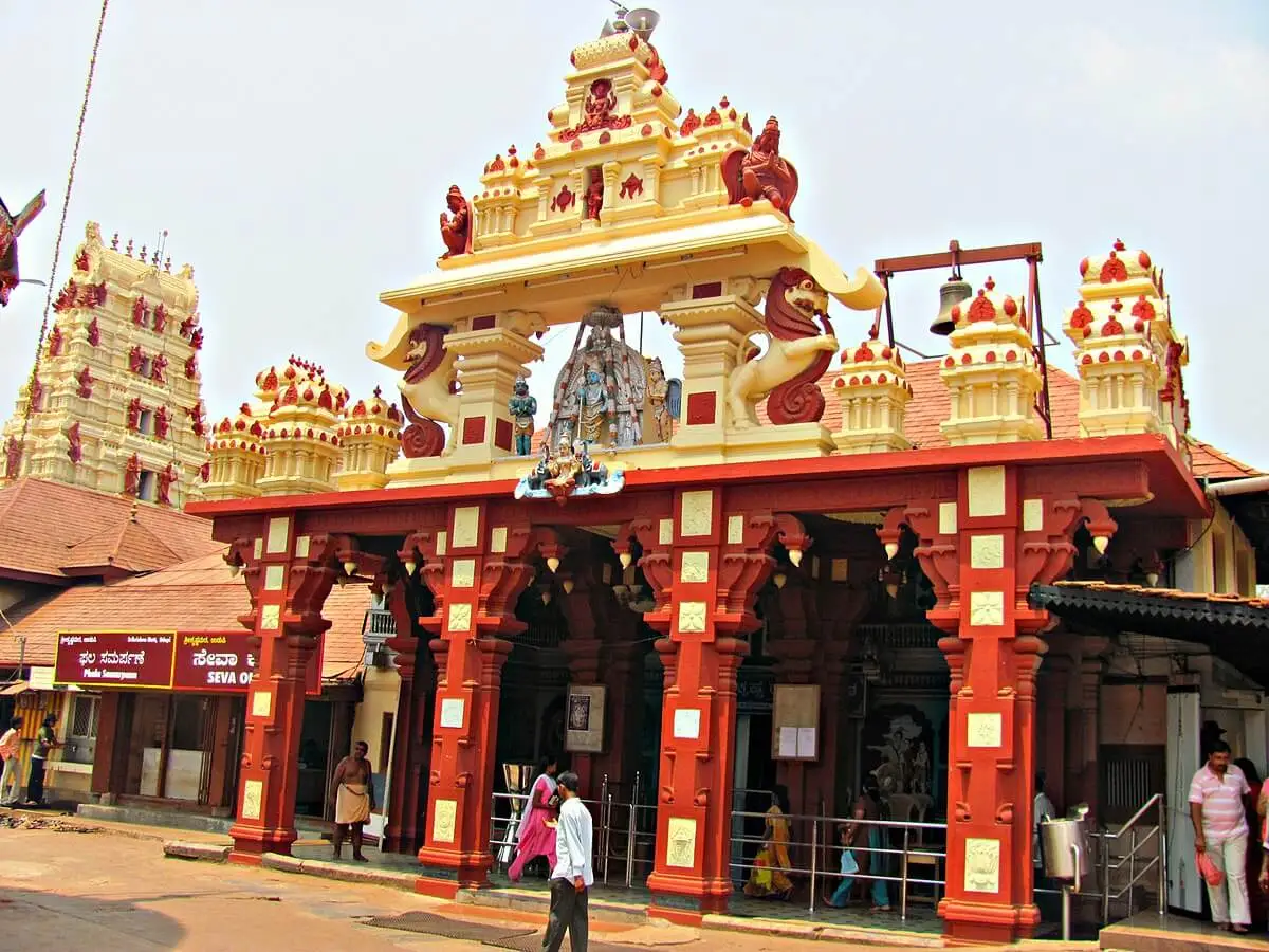 Pre-wedding, post-wedding photoshoots banned on Udupi Krishna Mutt Rath Street
