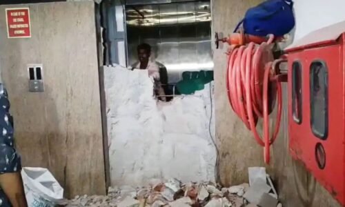 Gims Hospital: ಜಿಮ್ಸ್ ಆಸ್ಪತ್ರೆಯಲ್ಲಿ ಕೈಕೊಟ್ಟ ಲಿಫ್ಟ್‌; ಗೋಡೆ ಒಡೆದು 9 ಮಂದಿ ರಕ್ಷಣೆ
