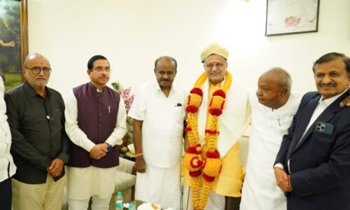 ಮಾಜಿ ಪ್ರಧಾನಿ ಶ್ರೀ ಹೆಚ್.ಡಿ. ದೇವೇಗೌಡರ ನಿವಾಸಕ್ಕೆ ಎನ್.ಡಿ.ಎ ಉಪ ರಾಷ್ಟ್ರಪತಿ ಅಭ್ಯರ್ಥಿ  ಸಿ.ಪಿ.ರಾಧಾಕೃಷ್ಣನ್ ಭೇಟಿ