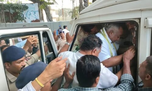 ಚಾಮುಂಡಿ ಬೆಟ್ಟ ಚಲೋ: ಬಿಜೆಪಿ ಮುಖಂಡರು ಪೊಲೀಸರ ಅರೆಸ್ಟ್ !