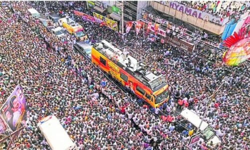 Tamilnadu: ನಟ ವಿಜಯ್ ಪಕ್ಷದ ಸಮಾವೇಶದಲ್ಲಿ ಕಾಲ್ತುಳಿತ: ಮಕ್ಕಳು ಸೇರಿ 39 ಮಂದಿ ಸಾವು