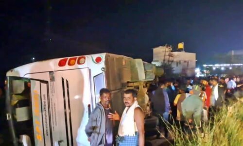 ಚನ್ನರಾಯಪಟ್ಟಣ ಬಳಿ ಸರಣಿ ಅಪಘಾತ: ಬೈಕ್ ಸವಾರ ಸಾವು; ಬಸ್ ಪಲ್ಟಿ, ಕಾರು ನಜ್ಜುಗುಜ್ಜು