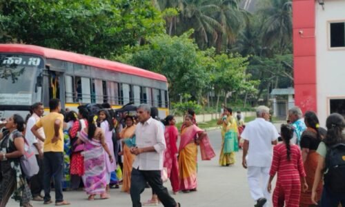 ಕಾರ್ತಿಕ ಸೋಮವಾರದ ಎಫೆಕ್ಟ್ : ಶ್ರವಣಬೆಳಗೊಳದಲ್ಲಿ ಬಸ್ ಗೆ ಜನವೋ ಜನ