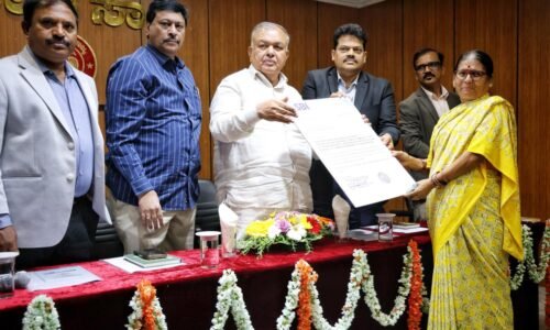 ಅಪಘಾತ ಹಾಗೂ ವಿದ್ಯುತ್ ಸ್ಪರ್ಶದಿಂದ ಮೃತಪಟ್ಟ ಮೂರು ಸಿಬ್ಬಂದಿಯ ಕುಟುಂಬಕ್ಕೆ ತಲಾ ರೂ.1 ಕೋಟಿ ಪರಿಹಾರ ವಿತರಣೆ