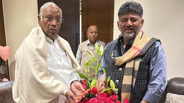 ಮಲ್ಲಿಕಾರ್ಜುನ ಖರ್ಗೆ ಭೇಟಿ ಮಾಡಿದ ಡಿಸಿಎಂ ಡಿ.ಕೆ.ಶಿವಕುಮಾರ್