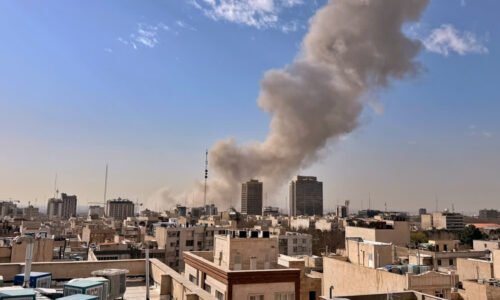 ಇರಾನ್ ಮೇಲೆ ಇಸ್ರೇಲ್ ದಾಳಿ : ಇರಾನ್ ಮೇಲೆ ಅಮೇರಿಕ- ಇಸ್ರೇಲ್ ಜಂಟಿ ವಾಯುದಾಳಿ