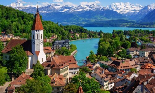 ಬಡತನಕ್ಕೆ ಅವಕಾಶವಿಲ್ಲದ ರಾಷ್ಟ್ರ: ಸಂಕಷ್ಟದಲ್ಲಿ ಸರ್ಕಾರವೇ ಜನರಿಗೆ ಆಸರೆ