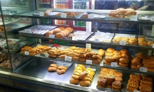 ಅವಧಿ ಮುಗಿದ ಐಸ್ ಕ್ರೀಂ, ತಿಂಡಿ-ತಿನಿಸು ಮಾರಾಟ: ಅಧಿಕಾರಿಗಳಿಂದ ದಾಳಿ