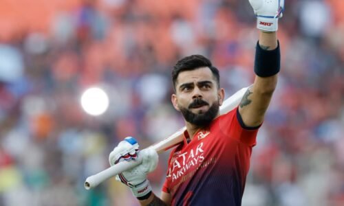 ಚಿನ್ನಸ್ವಾಮಿ ಮೈದಾನದಲ್ಲಿ ಆರ್‌ಸಿಬಿ ಭರ್ಜರಿ ಆರಂಭ: ಕೊಹ್ಲಿ–ಪಡಿಕ್ಕಲ್ ಸಿಡಿಲಾಟಕ್ಕೆ ಹೈದರಾಬಾದ್ ಮಣಿತು