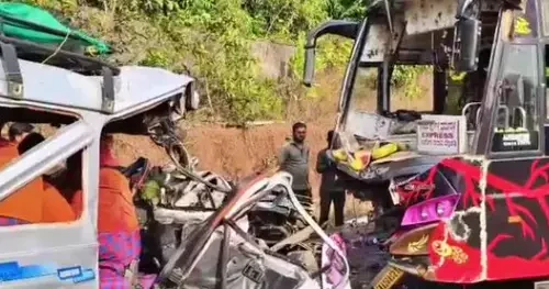 ಉಡುಪಿ ರಸ್ತೆ ಅಪಘಾತ: ಬೈಂದೂರು ಬಸ್ ಟ್ಯಾಂಕರ್ ಗೆ ಡಿಕ್ಕಿ,ಕಾಲೇಜು ವಿದ್ಯಾರ್ಥಿಗಳು ಸಾವು