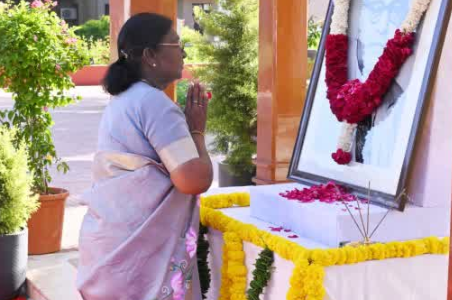 ಡಾ.ಬಿ.ಆರ್​.ಅಂಬೇಡ್ಕರ್ ಅವರ 135ನೇ ಜನ್ಮ ದಿನಾಚರಣೆ ಅಂಗವಾಗಿ ರಾಷ್ಟ್ರಪತಿ, ಪ್ರಧಾನಿ ಸೇರಿ ಗಣ್ಯರ ಶುಭಾಶಯ