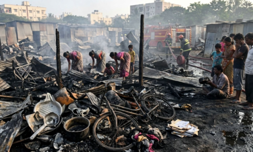 ಬಂಗಾಳ ಚುನಾವಣೆಗೆ ತೆರಳಿದ್ದ ನಿವಾಸಿಗಳು : 20 ವಲಸಿಗರ ಶೆಡ್‌ಗಳು ಸುಟ್ಟು ಭಸ್ಮ