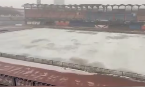 ಭಾರೀ ಆಲಿಕಲ್ಲು ಮಳೆಗೆ ಬಿಳಿ ಬಣ್ಣಕ್ಕೆ ತಿರುಗಿದ ಕಂಠೀರವ ಕ್ರೀಡಾಂಗಣ