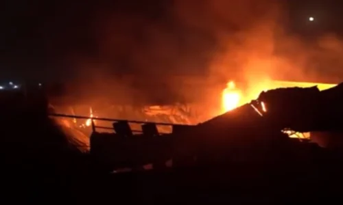 ಬೆಂಗಳೂರಿನ ರಾಜ್‌ಕುಮಾರ್ ಸ್ಮಾರಕ ಬಳಿಯ ಎಲ್‌ಇಡಿ ಗೋಡೌನ್‌ನಲ್ಲಿ ಭಾರಿ ಬೆಂಕಿ ಅವಘಡ