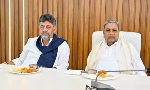 ಸಿಎಂ ಸ್ಥಾನಕ್ಕೆ ಸಿದ್ದರಾಮಯ್ಯ ರಾಜೀನಾಮೆ ಸಲ್ಲಿಕೆ