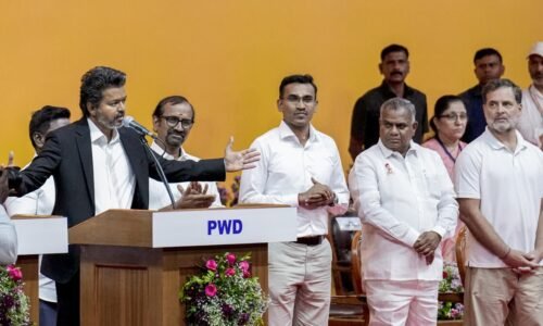 200 ಯೂನಿಟ್ ವಿದ್ಯುತ್ ಫ್ರೀ: ಅಧಿಕಾರ ಸಿಗುತ್ತಿದ್ದಂತೆ ಕಡತಕ್ಕೆ ಸಿಎಂ ವಿಜಯ್​ ಸಹಿ