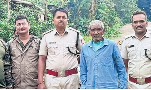 ಖಾನಾಪುರ ಕಾಡಿನಲ್ಲಿ ತಪ್ಪಿಸಿಕೊಂಡಿದ್ದ ವೃದ್ಧನ ರಕ್ಷಣೆ ಮಾಡಿದ ಅರಣ್ಯ ಇಲಾಖೆ ಸಿಬ್ಬಂದಿ: ದನ ಕಾಯಲು ಕಾಡಿಗೆ ಹೋಗಿದ್ದ ವಯೋವೃದ್ಧ
