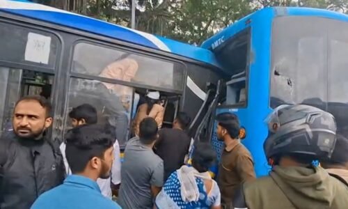 ಕೆಆರ್ ಸರ್ಕಲ್ ನಲ್ಲಿ ಬಿಎಂಟಿಸಿ ಬಸ್‌ಗಳ ನಡುವೆ ಅಪಘಾತ: ಚಾಲಕನ ಸ್ಥಿತಿ ಗಂಭೀರ