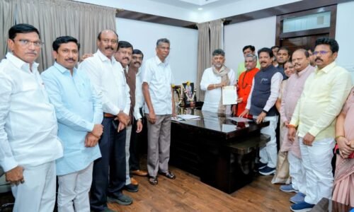 ಮೀಸಲಾತಿ ಸಂಬಂಧ ಪ್ರಧಾನಿ ಬಳಿ ಸರ್ವಪಕ್ಷ ನಿಯೋಗ ಕರೆದೊಯ್ಯಲು ಸಿಎಂ ಡಿ ಕೆ ಶಿವಕುಮಾರ್ ಅವರಿಗೆ ಶ್ರೀ ಮಹರ್ಷಿ ವಾಲ್ಮೀಕಿ ಗುರುಪೀಠ ಟ್ರಸ್ಟ್ ಮನವಿ