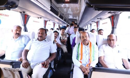 KSRTC ಬಸ್‌ನಲ್ಲಿ ಸಂಚರಿಸಿ ದಸರಾ ಸಿದ್ಧತೆ ಪರಿಶೀಲಿಸಿದ ಜಿಲ್ಲಾ ಉಸ್ತುವಾರಿ ಸಚಿವ ಡಾ. ಯತೀಂದ್ರ ಸಿದ್ದರಾಮಯ್ಯ.